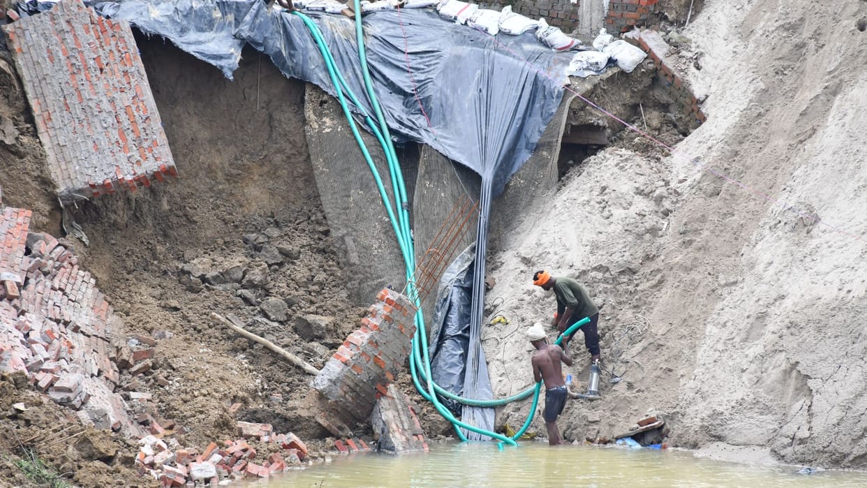 Builder of Shivoham Apartments in Varanasi found working in violation of VDA norms construction site sealed