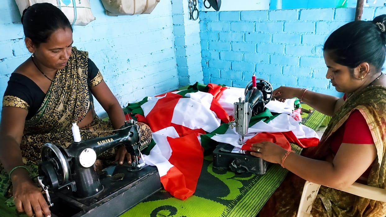 Women self-help groups in Ghatampur and Patara make 88,000 national flags