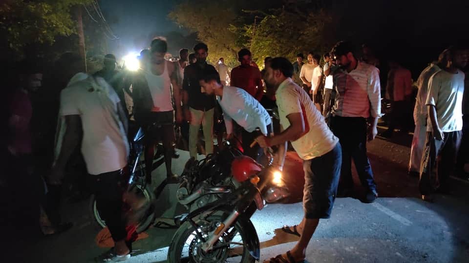 Bike riding couple dies in road accident in Agra