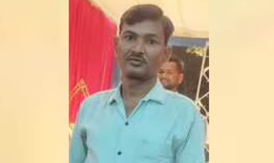 Father dies in road crash while returning after getting medicine for daughter