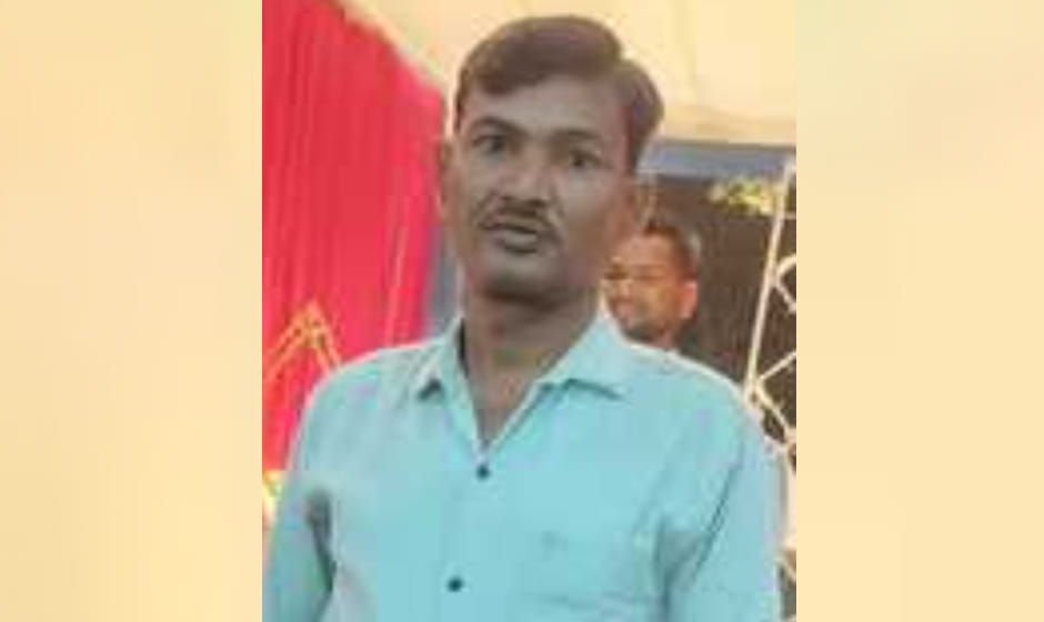 Father dies in road crash while returning after getting medicine for daughter