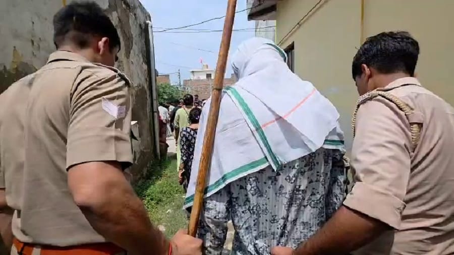 Mathura Murder Case Woman kills husband in collusion with daughter lover head crushed with pestle