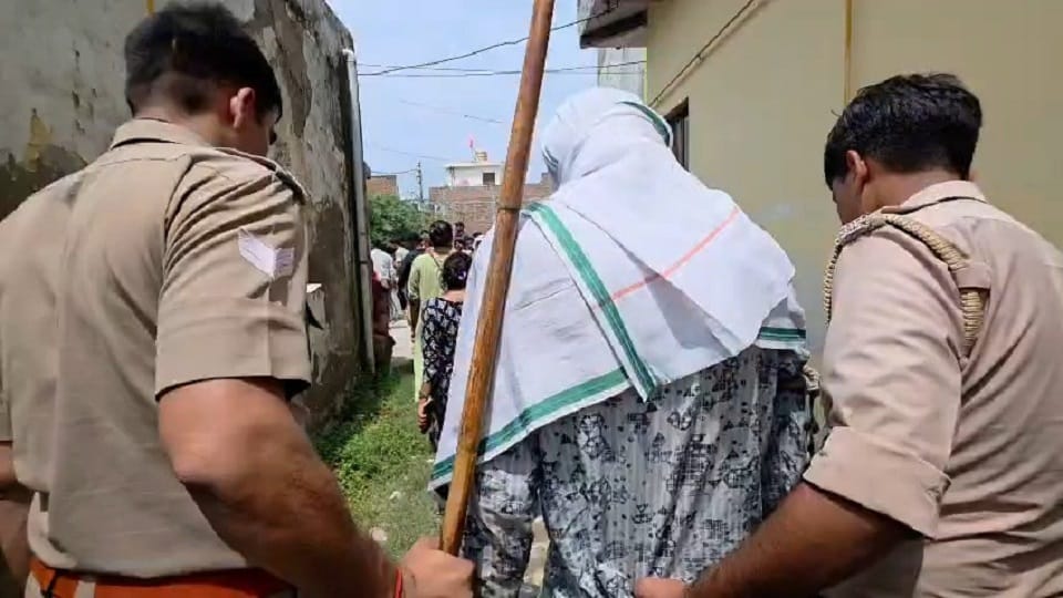 Mathura Murder Case Woman kills husband in collusion with daughter lover head crushed with pestle