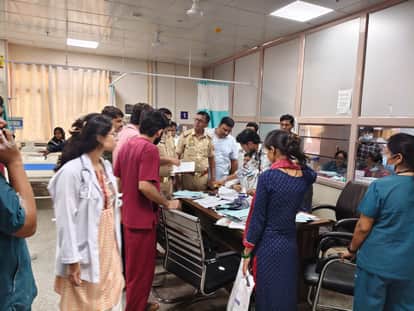Fatehpur-Loader-Accident-Devotees-Six-Referred-Kanpur