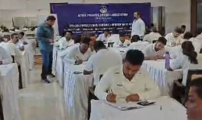 Kanpur: 92 umpires and 32 scorers took an exam at Green Park Stadium
