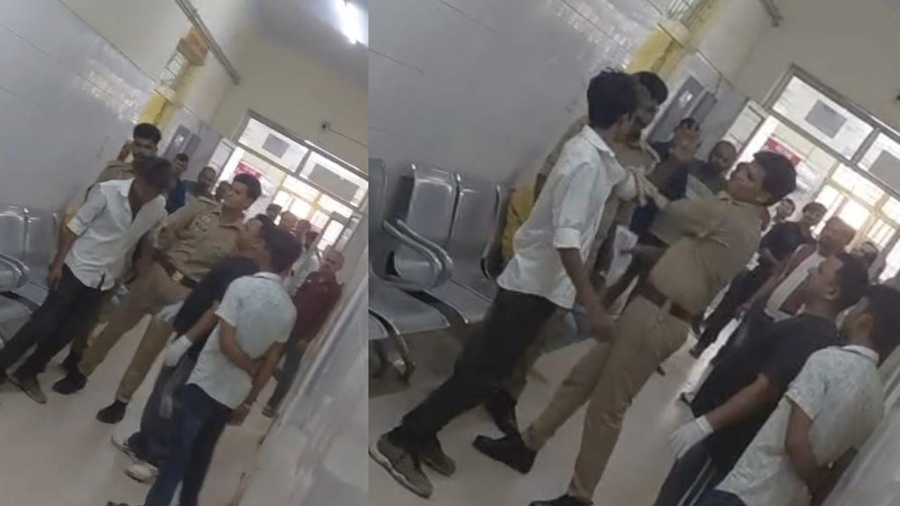 अस्पताल में युवक को तमाचा मारता सिपाही।