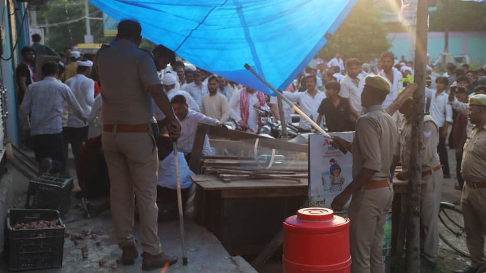 Atiq Ahmed Son Death Talk of Shaista attending Aban burial police says No woman officially identified Shaista