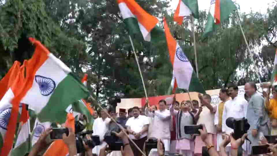 Independence Day BJP Tiranga Yatra in Dehradun large number of party workers attend CM Dhami also Joins