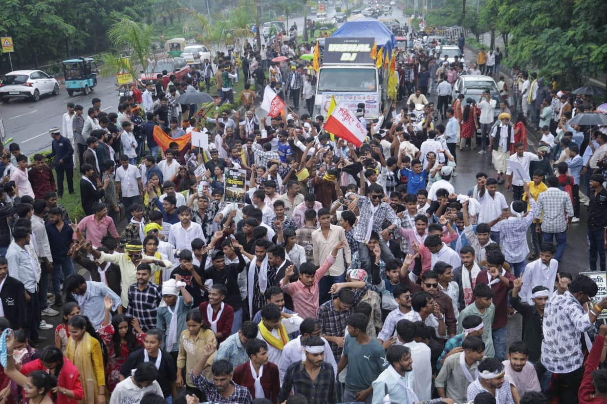 World Tribal Day: Umang Singhar vows to fight for the Tribal Code a hundred times over; thousands stage a show
