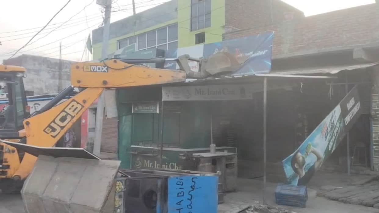 Three people arrested for selling chicken pakoras and bulldozer action taken against biryani shop in Bareilly