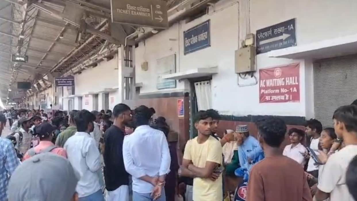 danapur-station-tte-passenger-ticket-checking-dispute-uproar