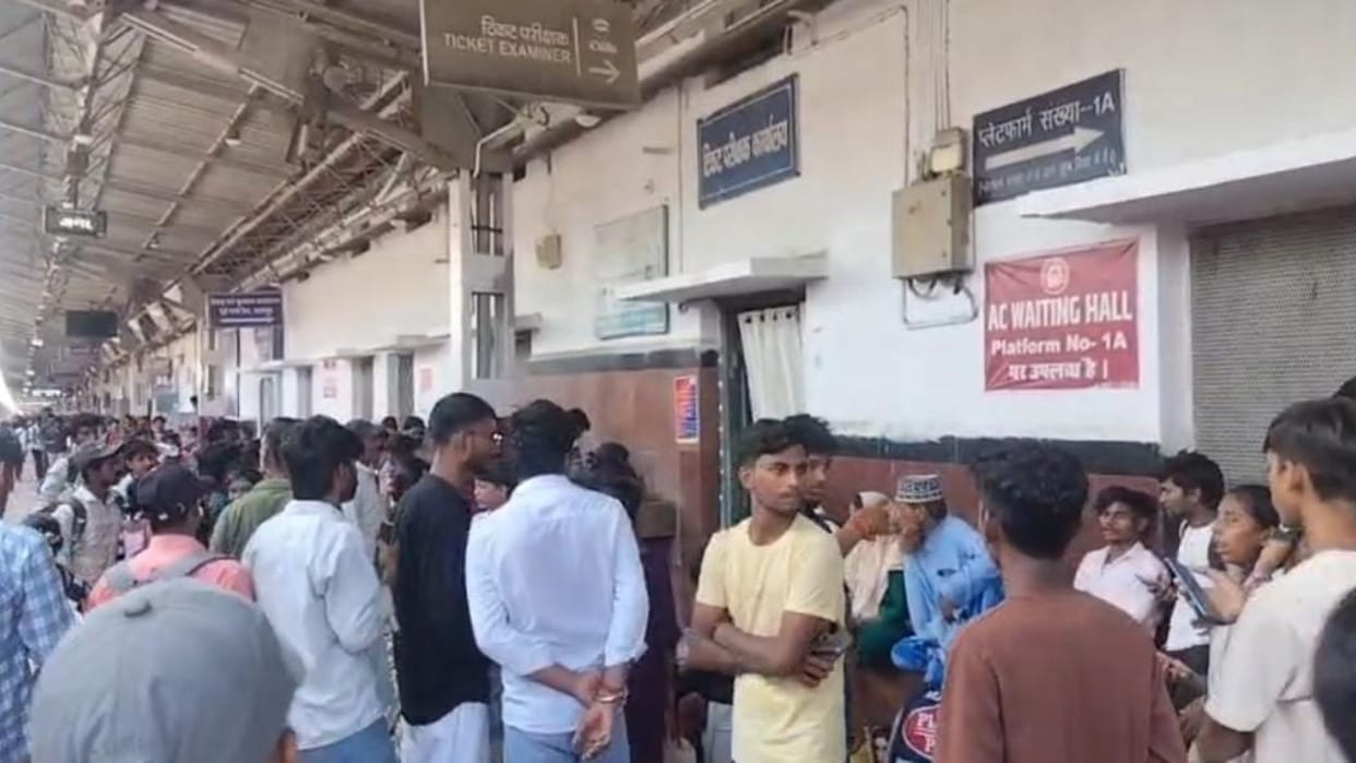 danapur-station-tte-passenger-ticket-checking-dispute-uproar
