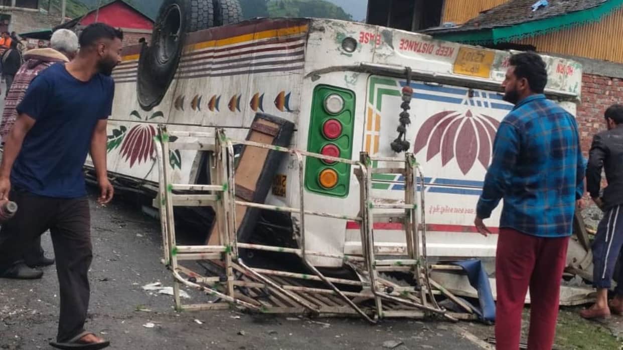 chamba chalunj bus accident death toll eight woman dies tanda