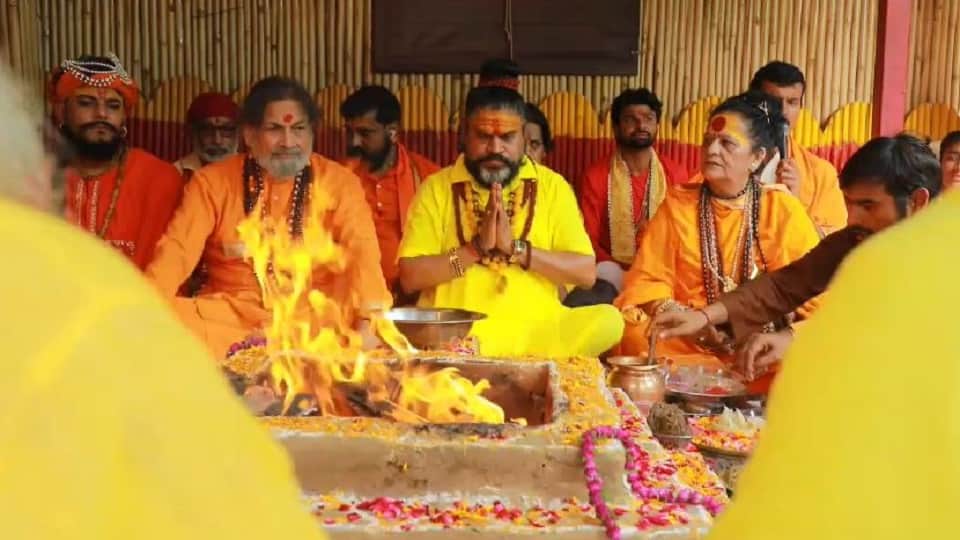 Havan and puja for Kar Seva begin in Mathura