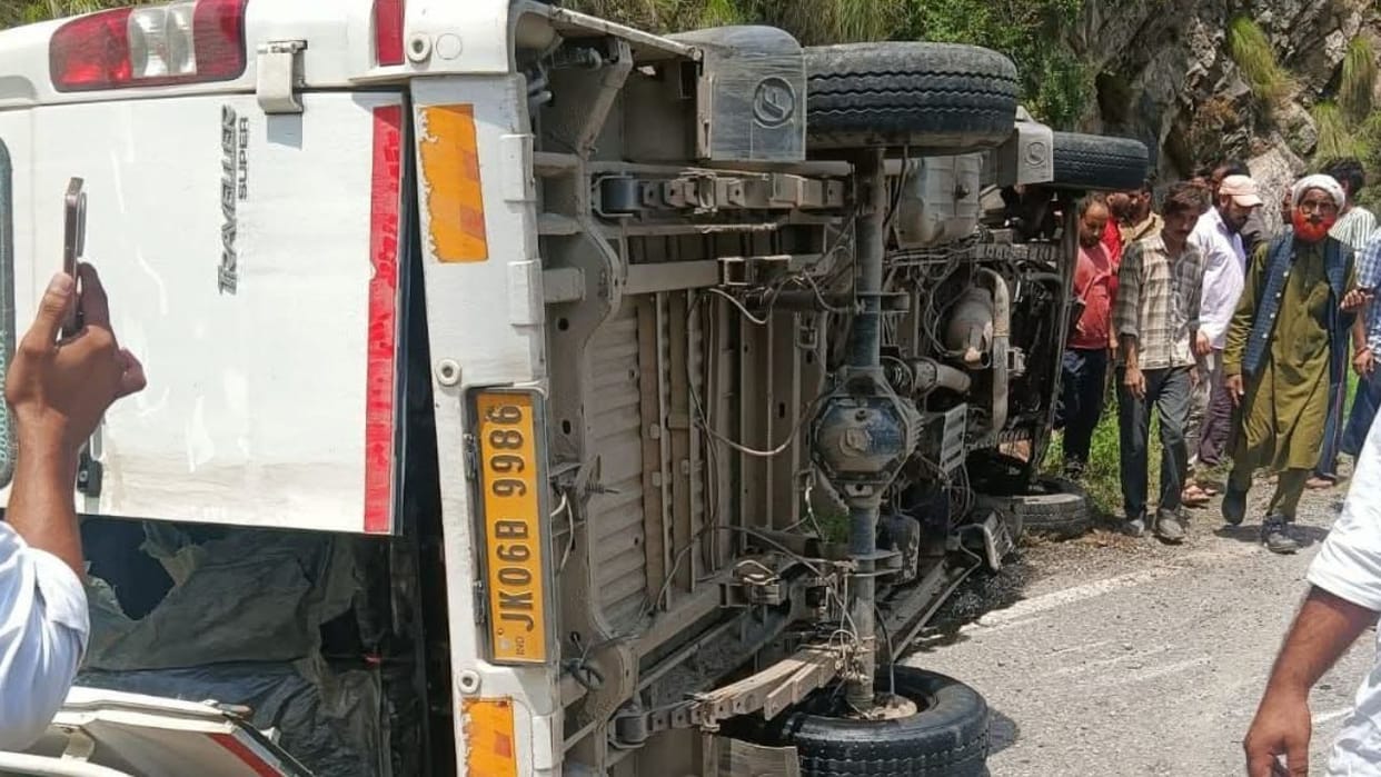 Tempo accident assar doda jammu highway.. 12 injured 4 reffer to batot hospital