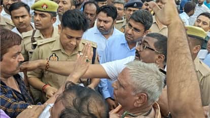 Road blocked for hours following contractor's murder in Gorakhpur; 4 accused arrested.
