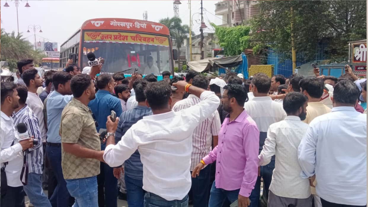 Road blocked for hours following contractor's murder in Gorakhpur; 4 accused arrested.