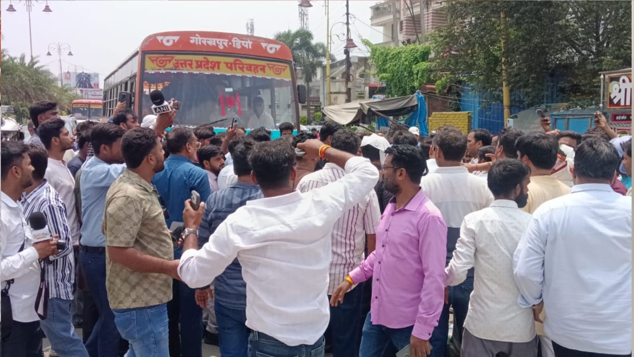 Road blocked for hours following contractor's murder in Gorakhpur; 4 accused arrested.