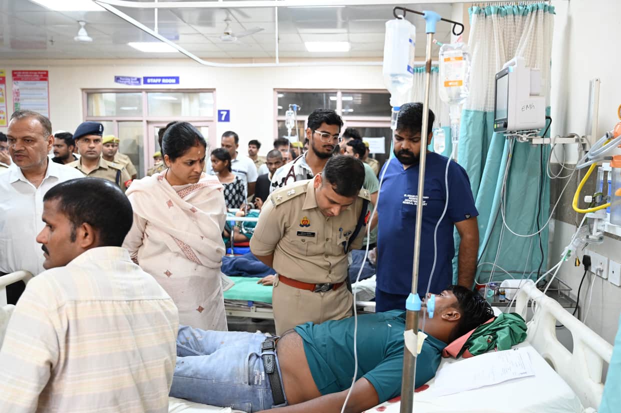 Fatehpur-Loader-Accident-Devotees-Six-Referred-Kanpur