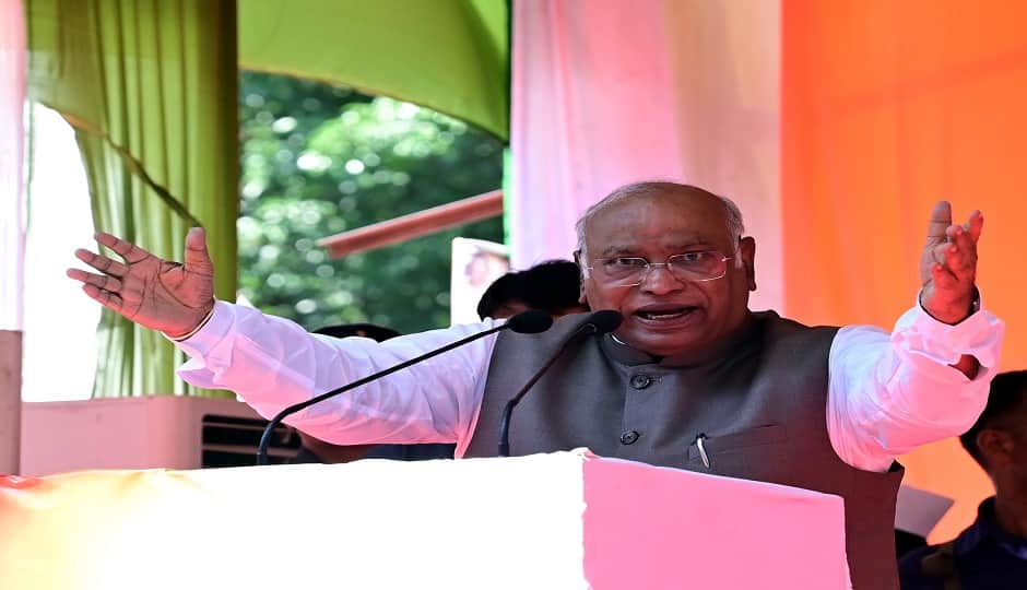 Congress National President Mallikarjun Kharge raised several major issues at the 'Vijay Shankhanad' rally