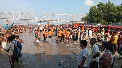 Massive crowds of Kanwariyas thronged the Kachhla Ganga Ghat in Budaun