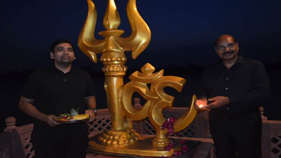 Lamps were lit at Kailash Ghat in memory of martyrs under  Maa Tujhe Pranam program