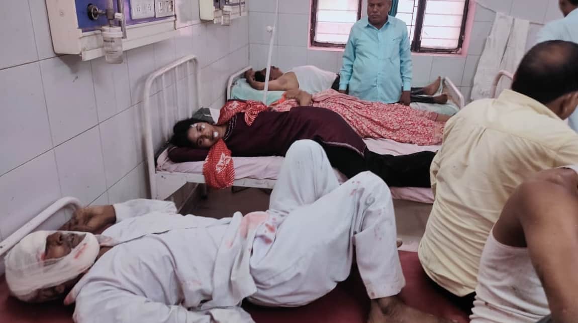 Unnao Road Accident one bus collided with truck  another lost control and overturned 44 passengers injured