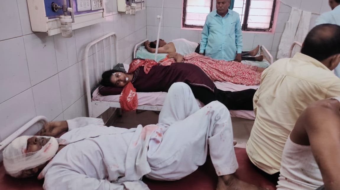 Unnao Road Accident one bus collided with truck  another lost control and overturned 44 passengers injured