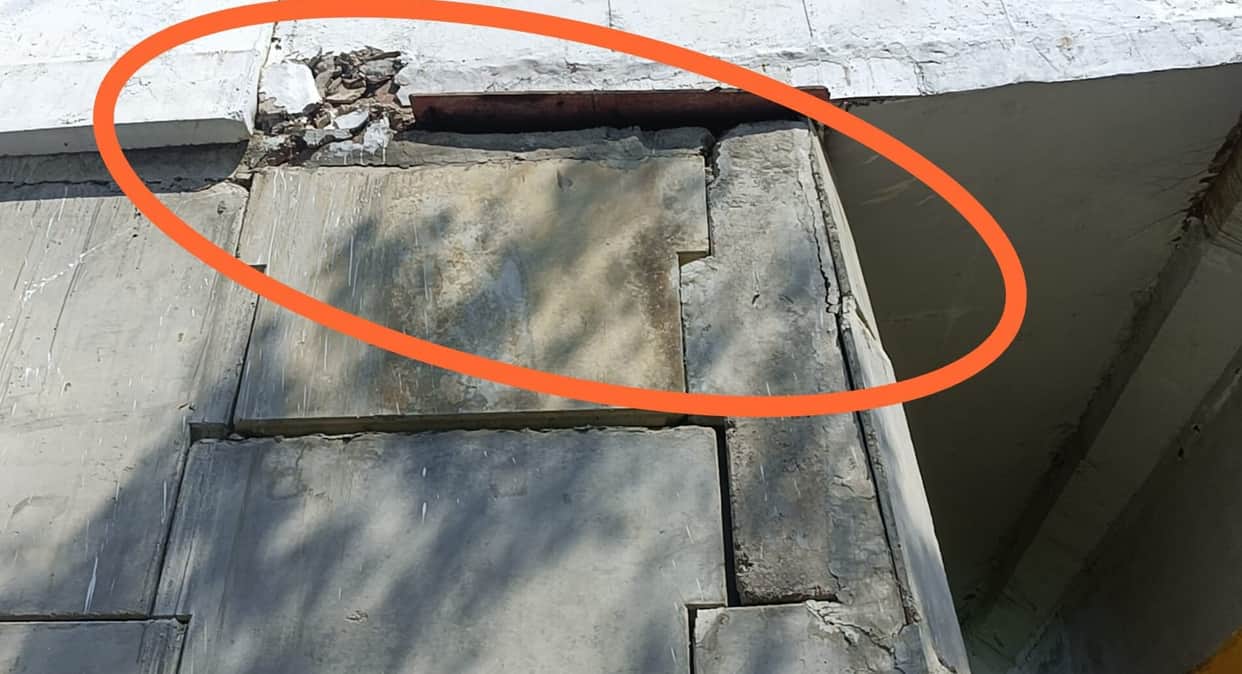 Kanpur Amrit Bharat Bridge built at cost of 30 crore walls caved in RCC debris is falling after just two years