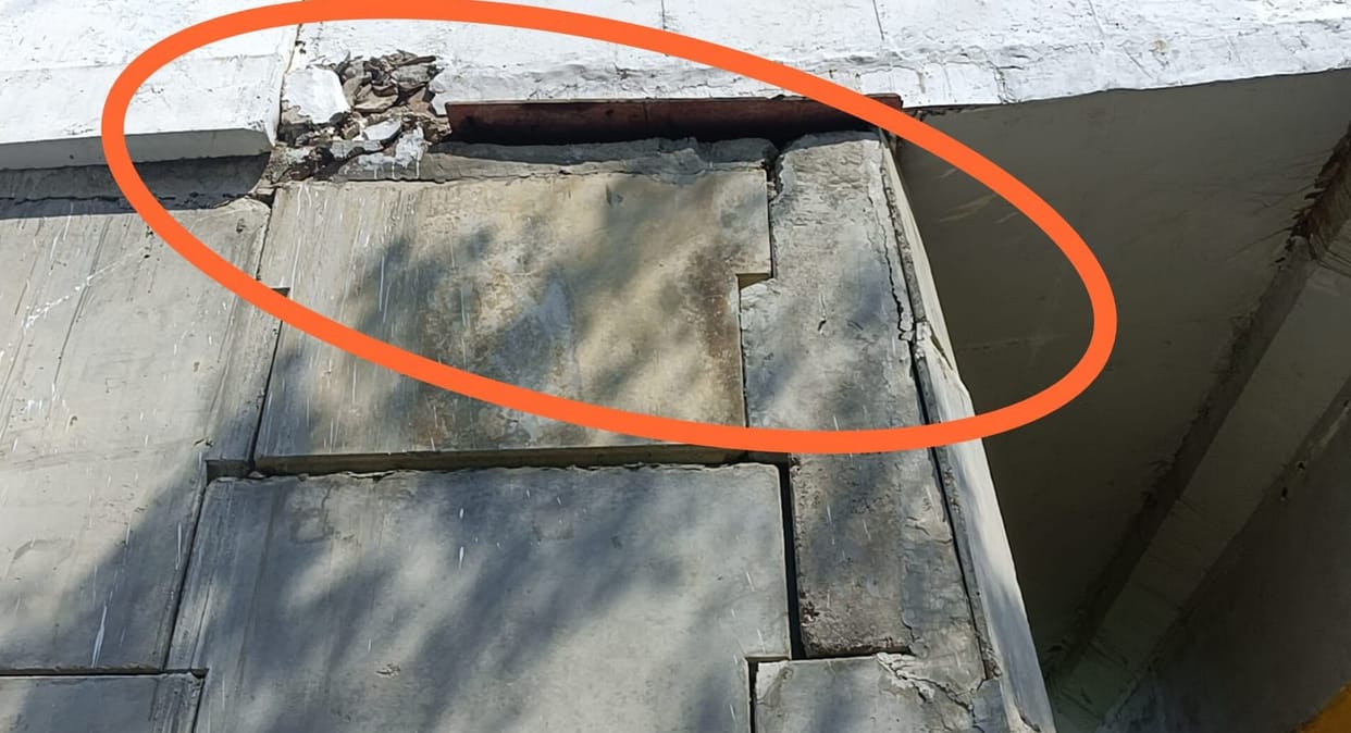 Kanpur Amrit Bharat Bridge built at cost of 30 crore walls caved in RCC debris is falling after just two years