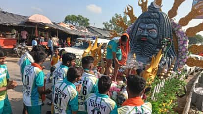 Massive crowds of Kanwariyas thronged the Kachhla Ganga Ghat in Budaun