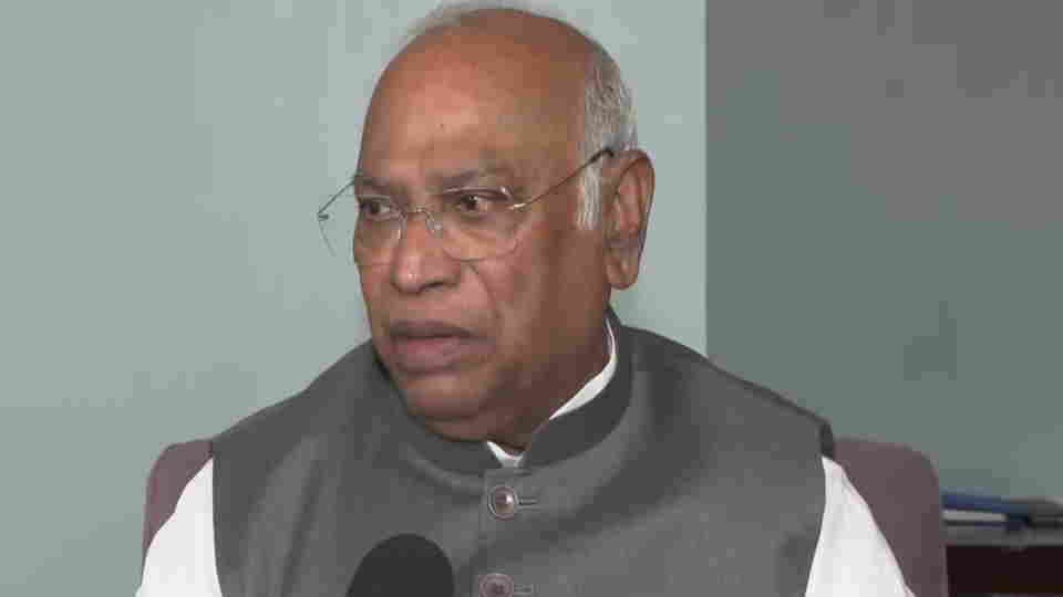 Mallikarjun Kharge said In democracy we can't tie anyone's hands. Students benefit from the protests