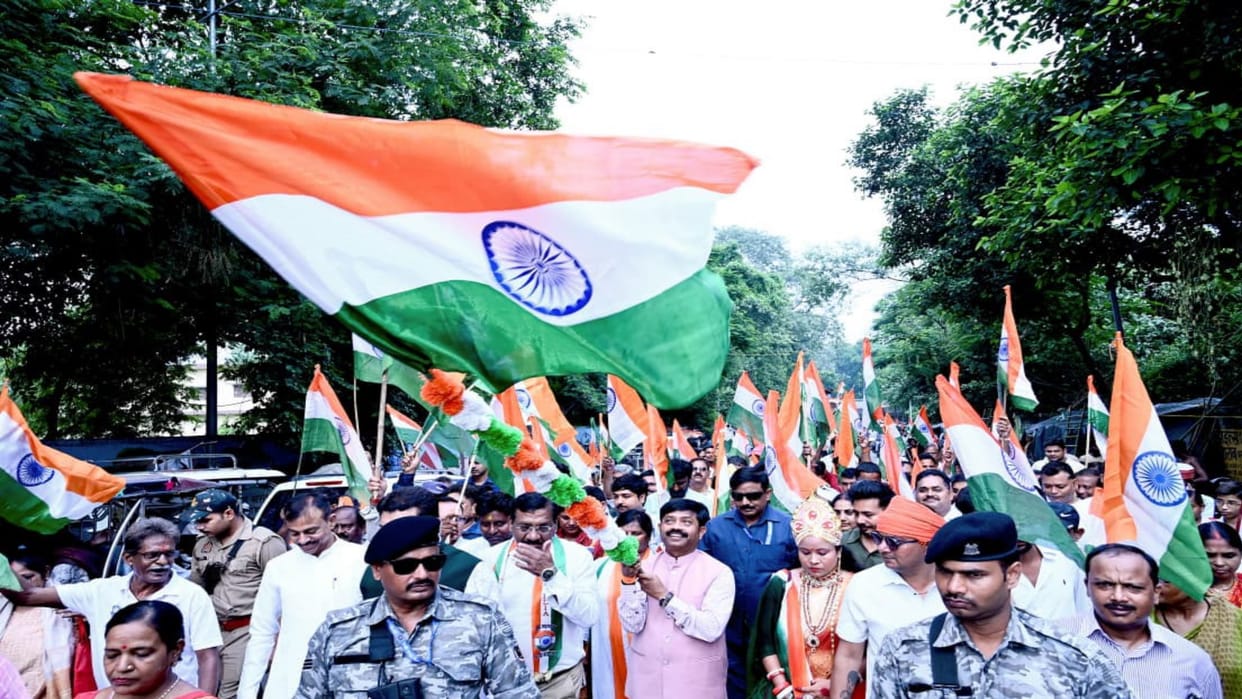 Huge crowds turned out for the Tiranga Yatra led by Minister Nandi; the city resounded with chants of 'Bharat
