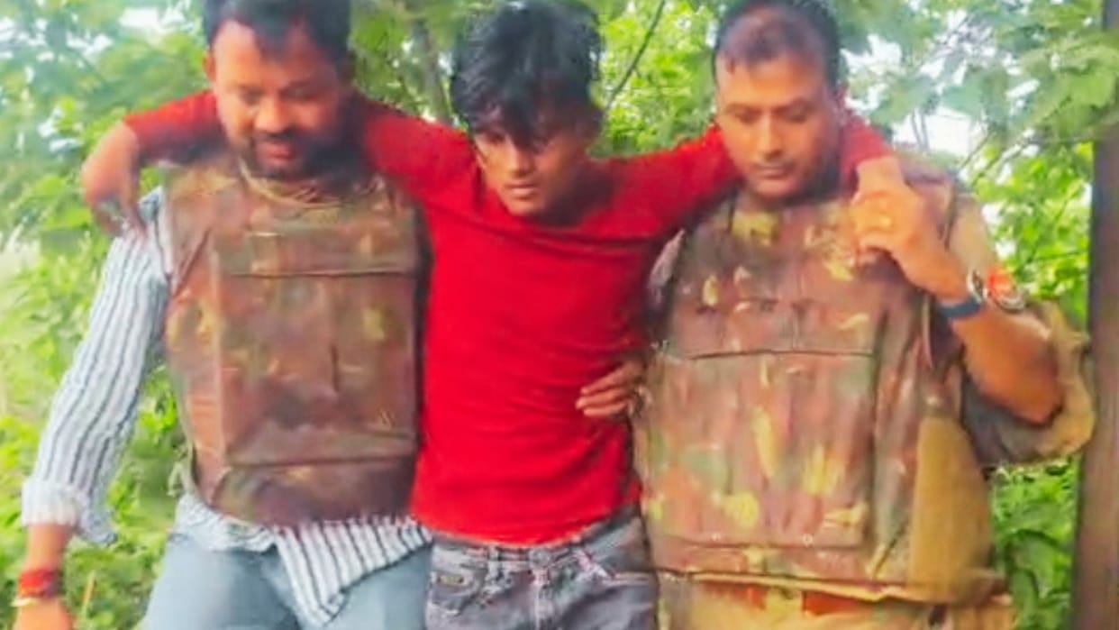 killer had issued threat seizing opportunity smashed heads three people opened fire varanasi police