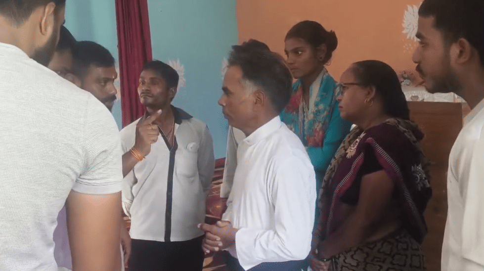 Mohanlalganj: Bajrang Dal reached a church following reports of religious conversion