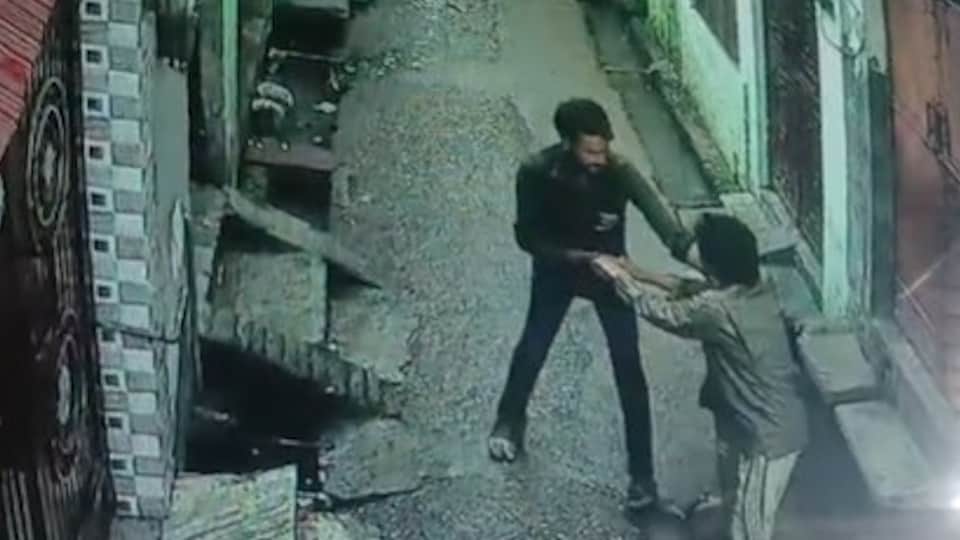 Man murders girlfriend husband in Budhana of Muzaffarnagar by inflicting 17 blows with sharp-edged weapon