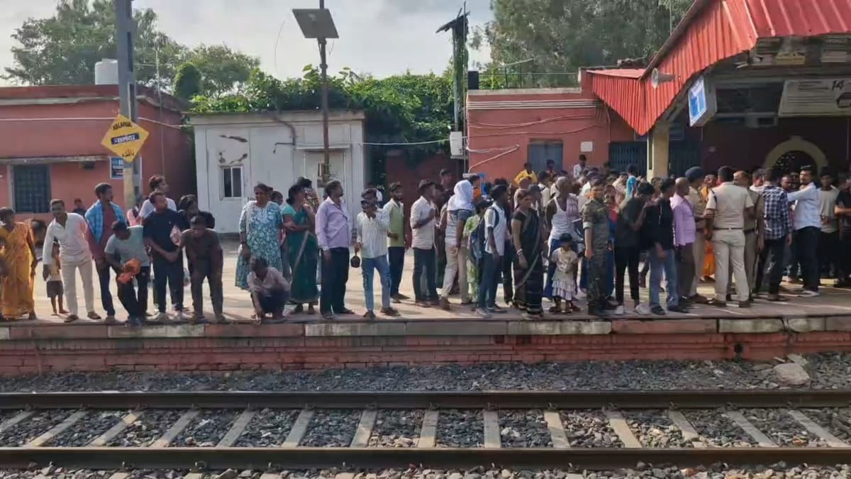 नालंदा रेलवे स्टेशन पर दर्दनाक हादसा: ट्रैक पार कर रही BA छात्रा मालगाड़ी की चपेट में आई, मौत