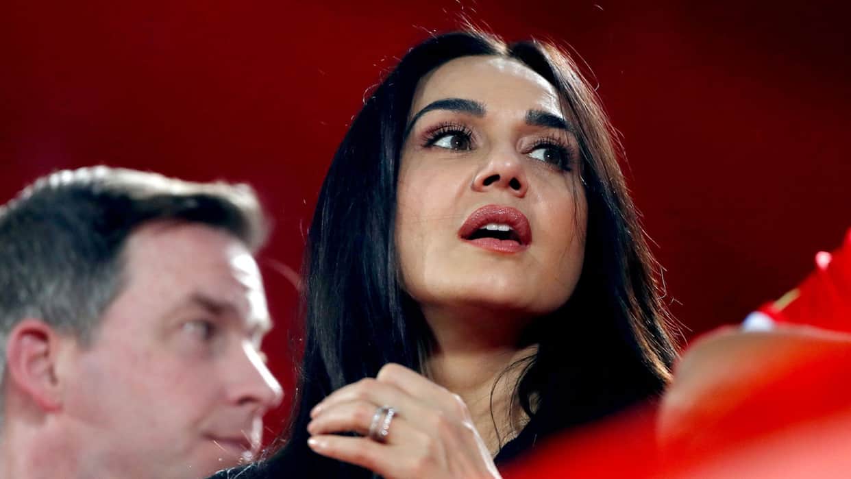 Clickbait content is not cool says Preity Zinta on viral video claiming she ignored Aamir Khan