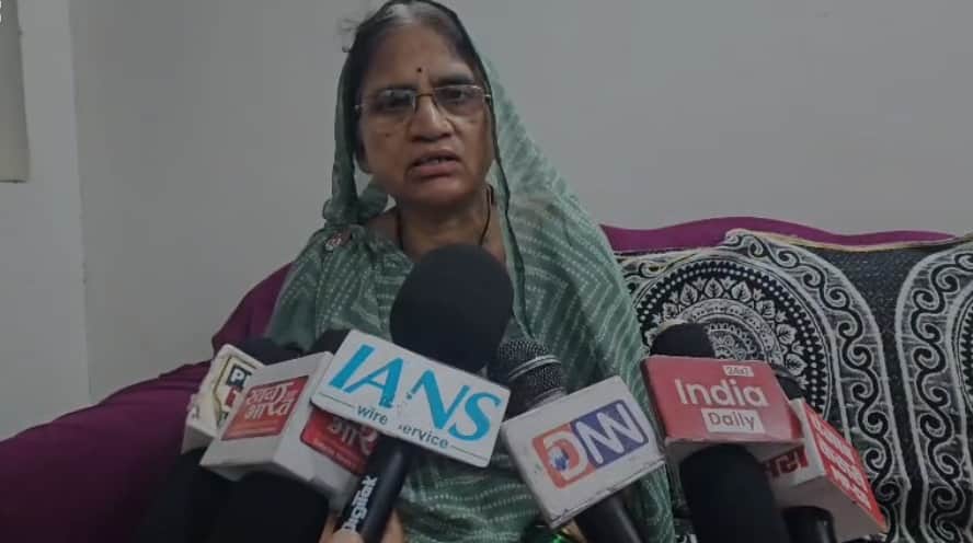 tikamgarh-woman-cheated-near-union-minister-bungalow-jewellery-cash-stolen
