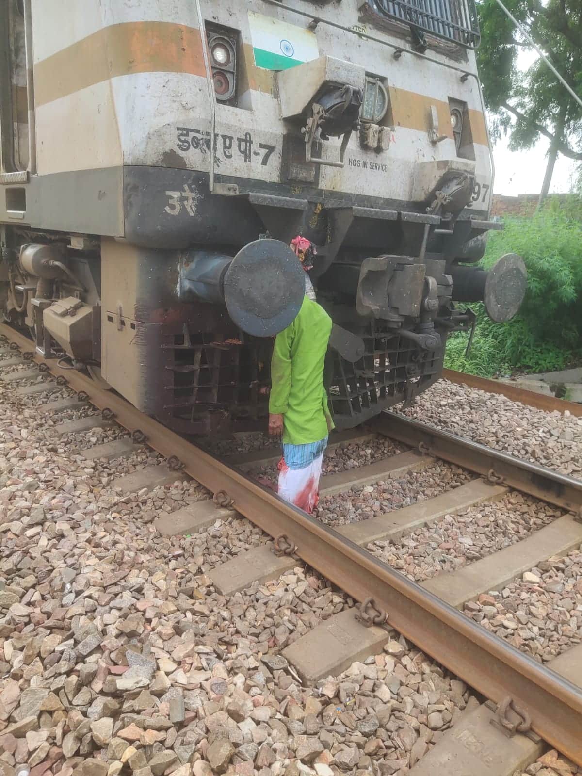 Etawah-Bharathana-Rajdhani-Express-Buried-Man-Dragged-One-Km-Body-Stuck-Engine