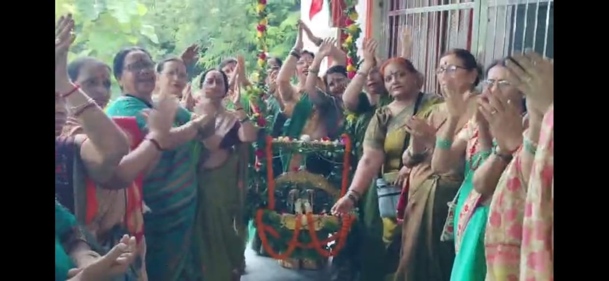 Kanpur-Sawan-Jhula-Utsav-Ramesht-Dham-Keshav-Madhuvan-Vatika