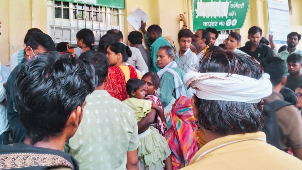 Varanasi Crowds throng BHU Hospital test reports leading to altercations attendants left sweating
