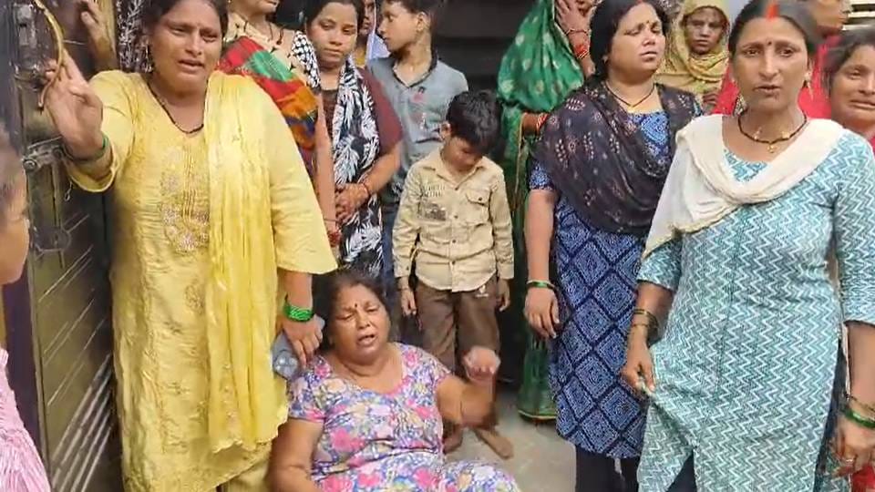 Youth stabbed to death over old enmity in Lucknow father and brother nabbed accused