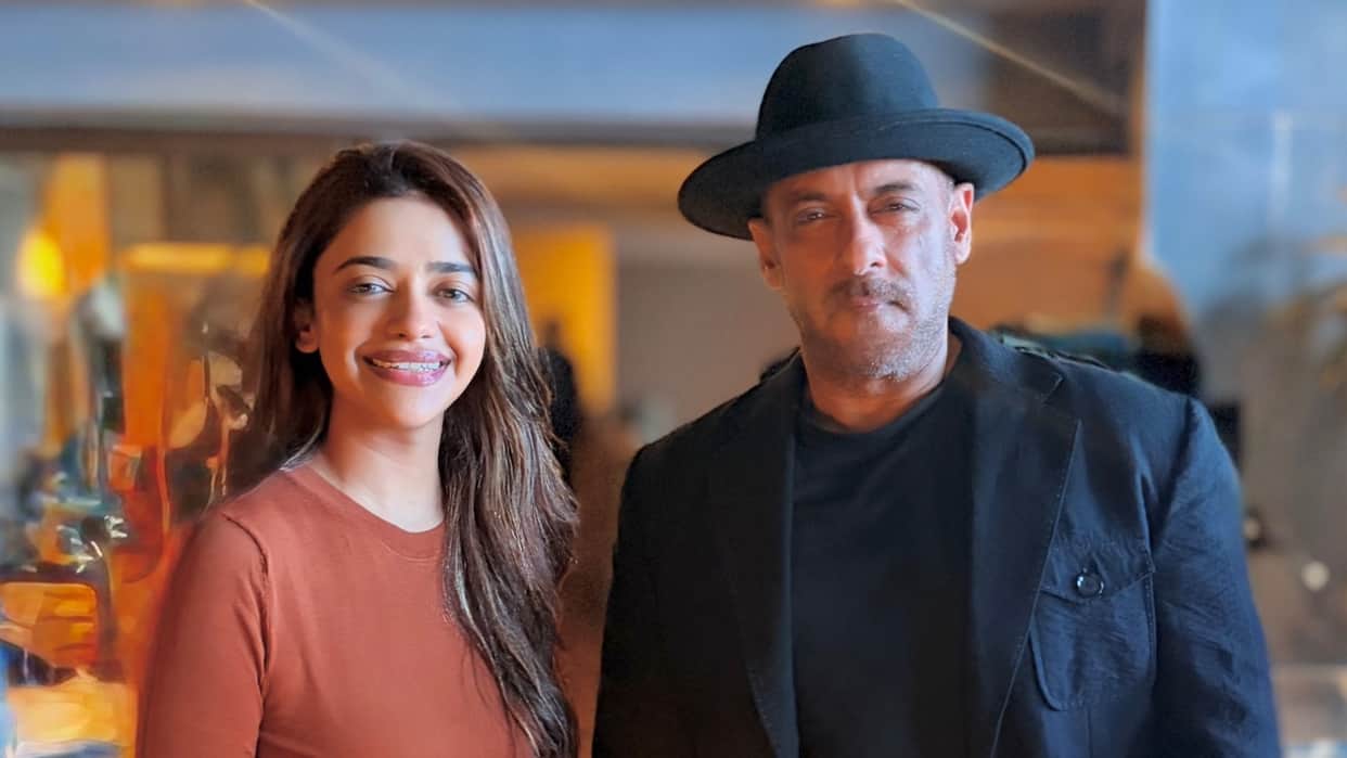 actor Ravi Kishan Daughter Riva Kishan met superstar salman khan at celebratory success party of alliance
