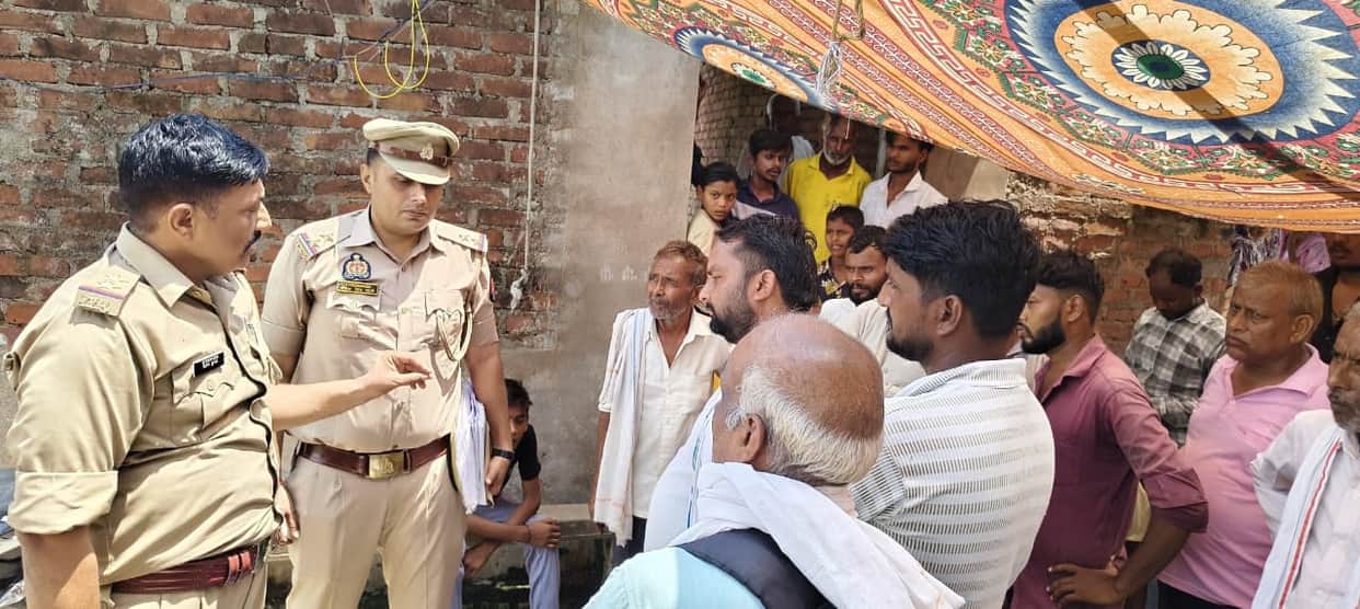 Etawah-Bakewar-Lakhna-Stray-Bull-Attack-Vegetable-Seller-Dies