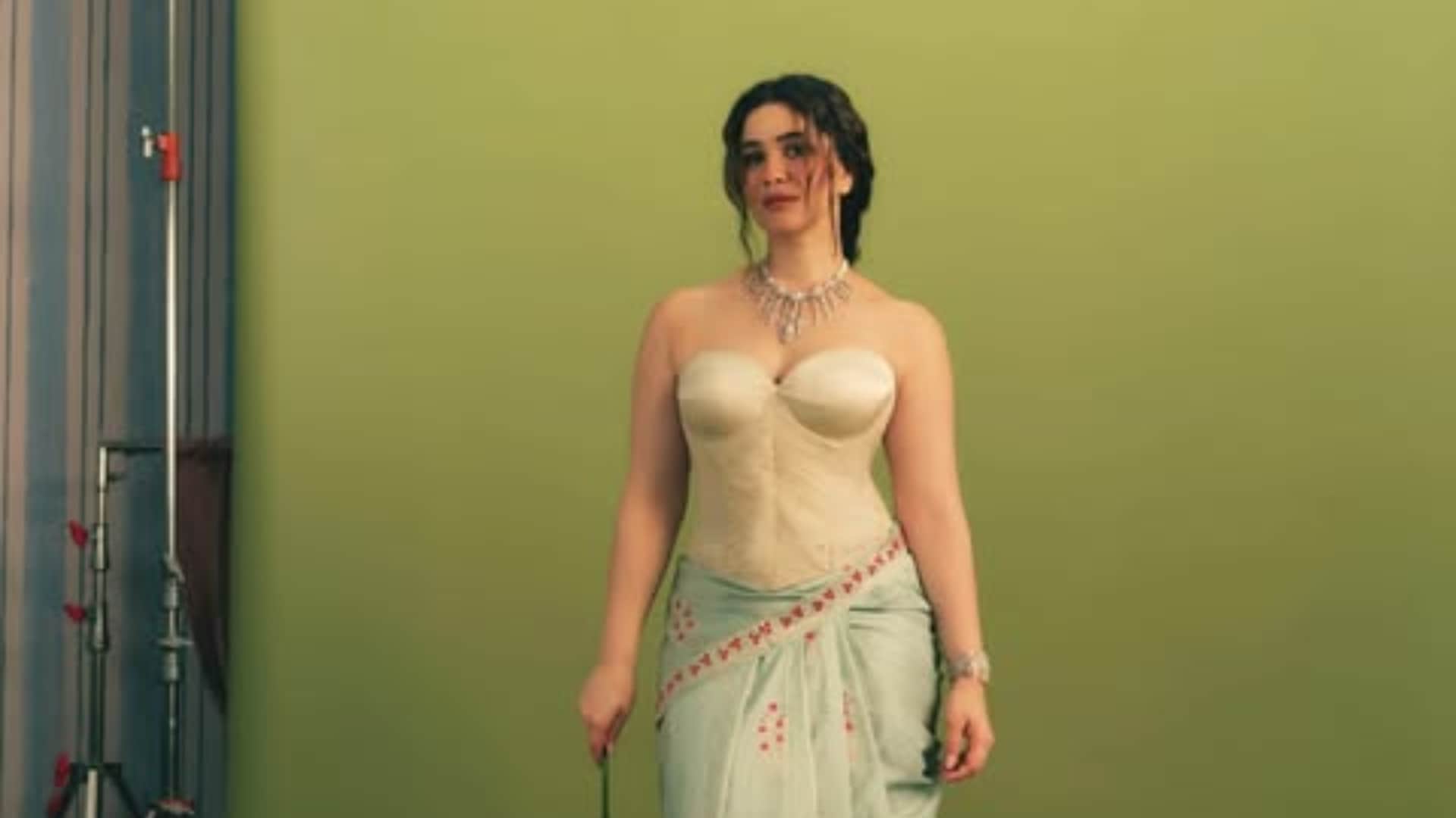 Sara Tendulkar Stunningly Beautiful In Banarasi Saree And Dazzled In Gown Look Photos Viral