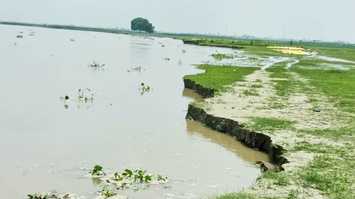 Several areas begin get marooned Saryu water level rises Dighiya crosses red mark 20 cm