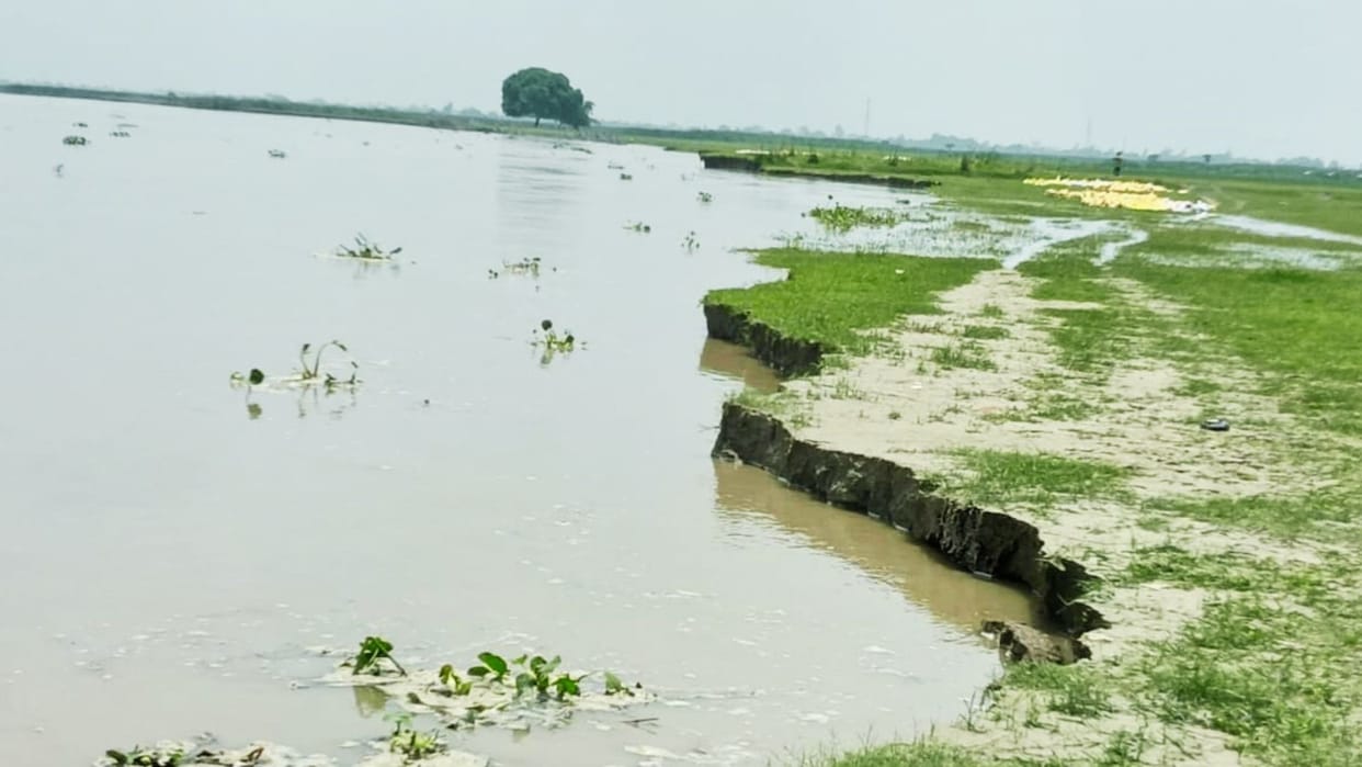Several areas begin get marooned Saryu water level rises Dighiya crosses red mark 20 cm