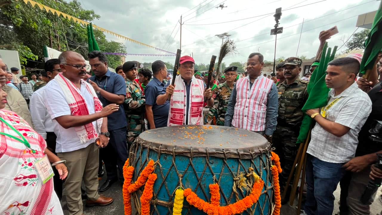 सांस्कृतिक कार्यक्रम के दौरान की एक तस्वीर।