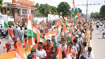 CM Yogi flags off Tiranga Yatra says our youth are symbol of energy